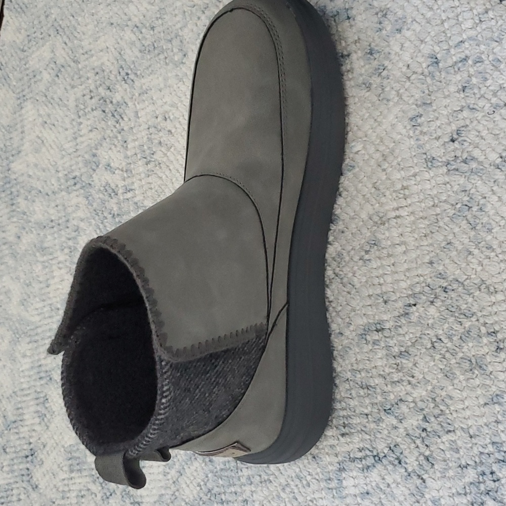 LAST PAIR! HEY DUDE MEL ANKLE BOOTS